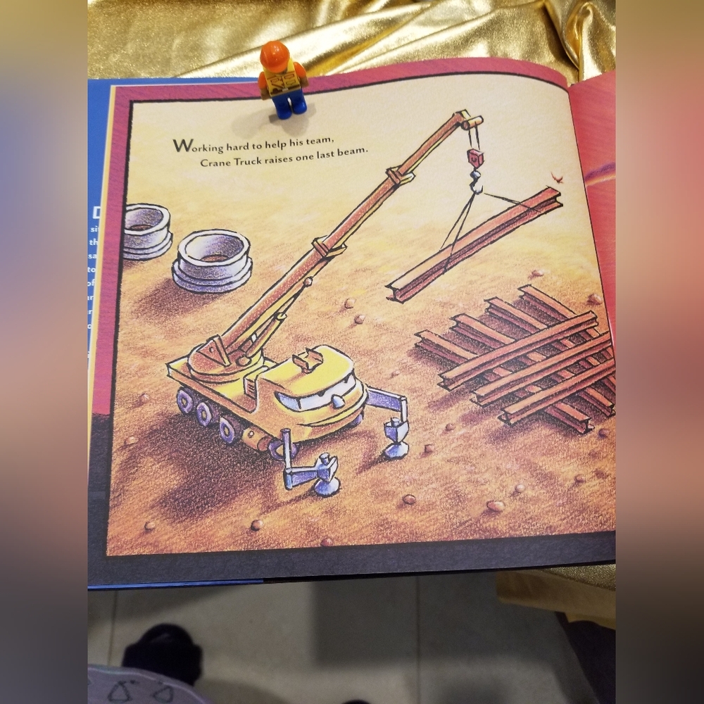 2 Children Reading Books - Picture 4 of 6